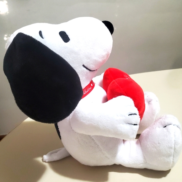 Snoopy Peanuts Be My Valentine Plush Animated SongValentines Day 2024 CVS - Picture 3 of 7